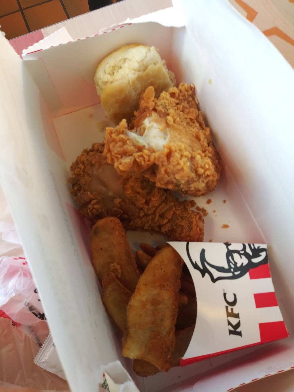 KFC | restaurant | 797 Taunton Ave, East Providence, RI 02914, USA | 4014383813 OR +1 401-438-3813
