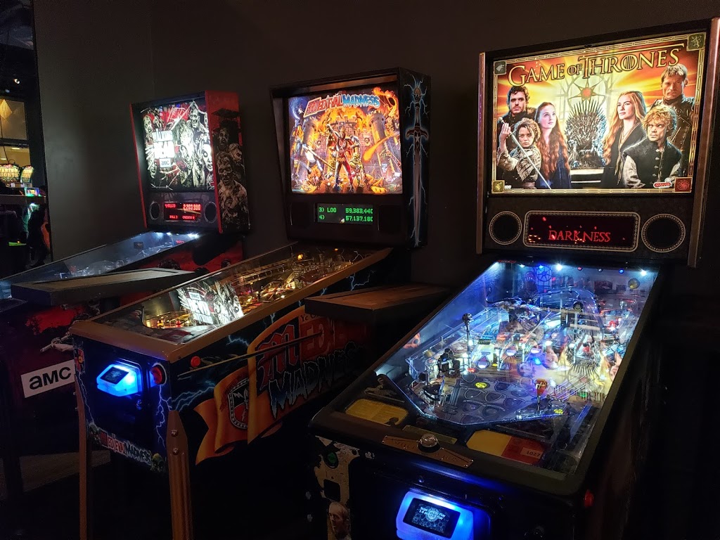 Lucky Strike Downtown Chicago | night club | 322 E Illinois St, Chicago, IL 60611, USA | 3122458331 OR +1 312-245-8331