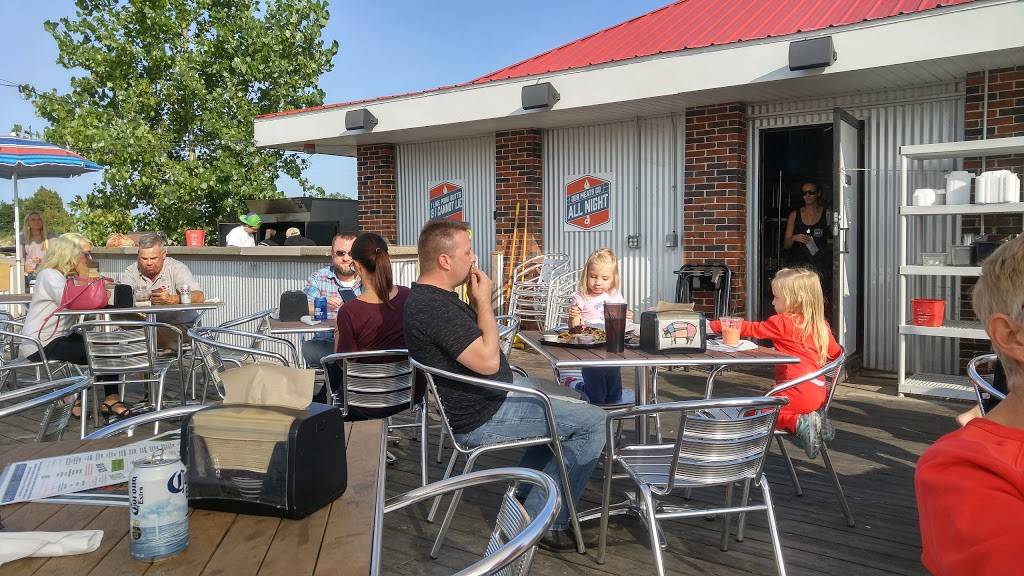 The Deck | restaurant | 1601 Beach St, Muskegon, MI 49441, USA | 2317555022 OR +1 231-755-5022