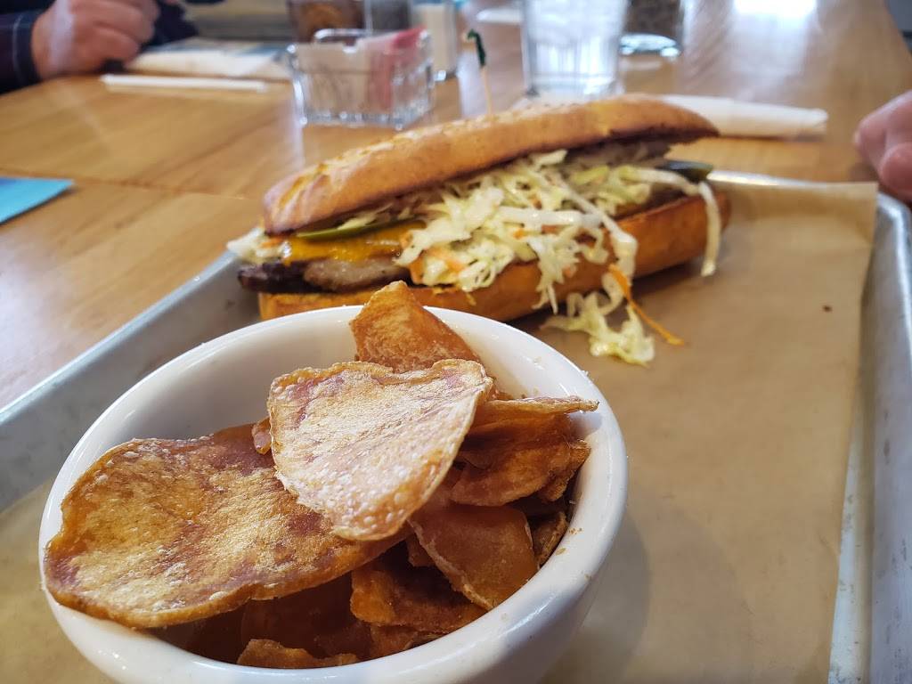 Arnies Restaurant | restaurant | 722 Leonard St NW, Grand Rapids, MI 49504, USA | 6164543098 OR +1 616-454-3098