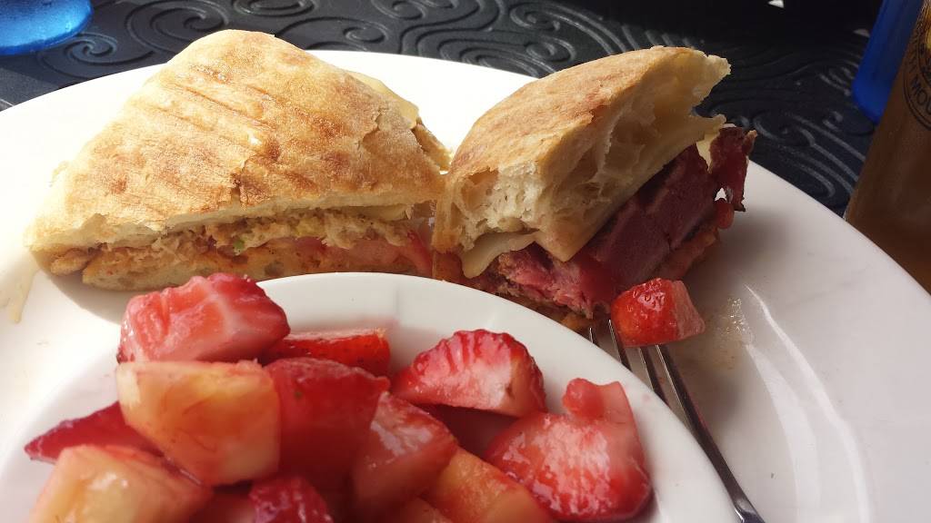 Jakes Place | restaurant | 1041 Harbour Inn Lane, Moneta, VA 24121, USA | 5402974732 OR +1 540-297-4732