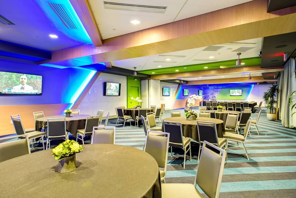 Topgolf | restaurant | 2201 E 4th St, Fort Worth, TX 76102, USA | 8173494002 OR +1 817-349-4002