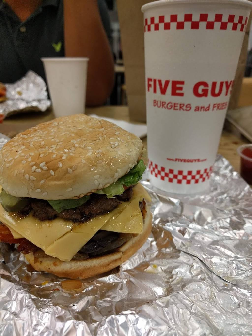 Five Guys | meal takeaway | 1339 Coolidge Hwy, Troy, MI 48084, USA | 2486493483 OR +1 248-649-3483