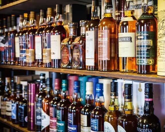 Windy City Bar | restaurant | 67 E Cermak Rd, Chicago, IL 60616, USA | 3127945901 OR +1 312-794-5901