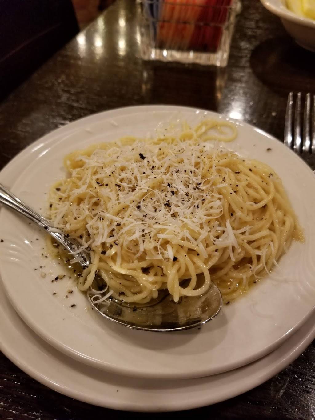 Lombardos Family of Restaurants | restaurant | 10488 Natural Bridge Rd, St. Louis, MO 63134, United States | 3144295151 OR +1 314-429-5151