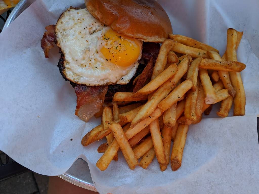 Cleos Bar And Grill | restaurant | 1935 W Chicago Ave, Chicago, IL 60622, USA | 3122435600 OR +1 312-243-5600