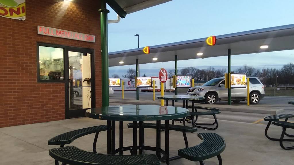 Sonic Drive-In | restaurant | 225 Legacy Dr, Burlington, IA 52601, USA | 3197528131 OR +1 319-752-8131