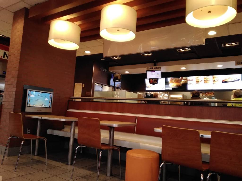 McDonalds | cafe | 1035 I-35, New Braunfels, TX 78130, USA | 8306061336 OR +1 830-606-1336