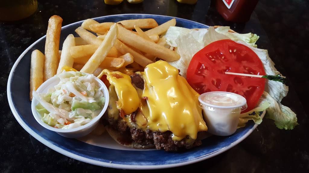 Mama Sallys Restaurant | restaurant | 137 US-19, Inglis, FL 34449, USA | 3524475102 OR +1 352-447-5102