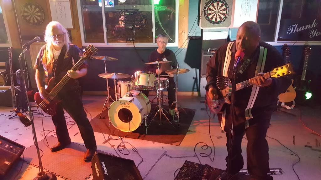 Jackies Sports Bar & Grill | restaurant | 569 S State St, Painesville, OH 44077, USA | 4403579394 OR +1 440-357-9394