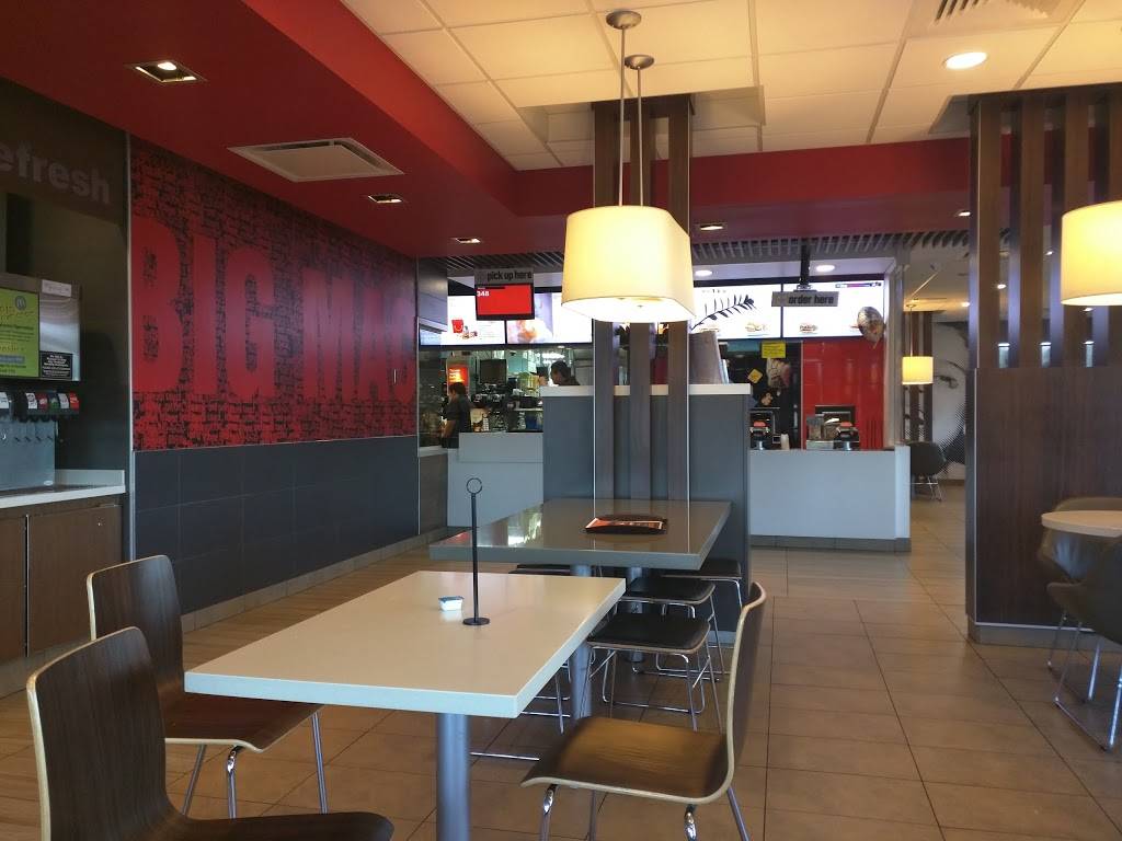 McDonalds | cafe | 10555 E Briarwood Cir, Englewood, CO 80112, USA | 3036621318 OR +1 303-662-1318