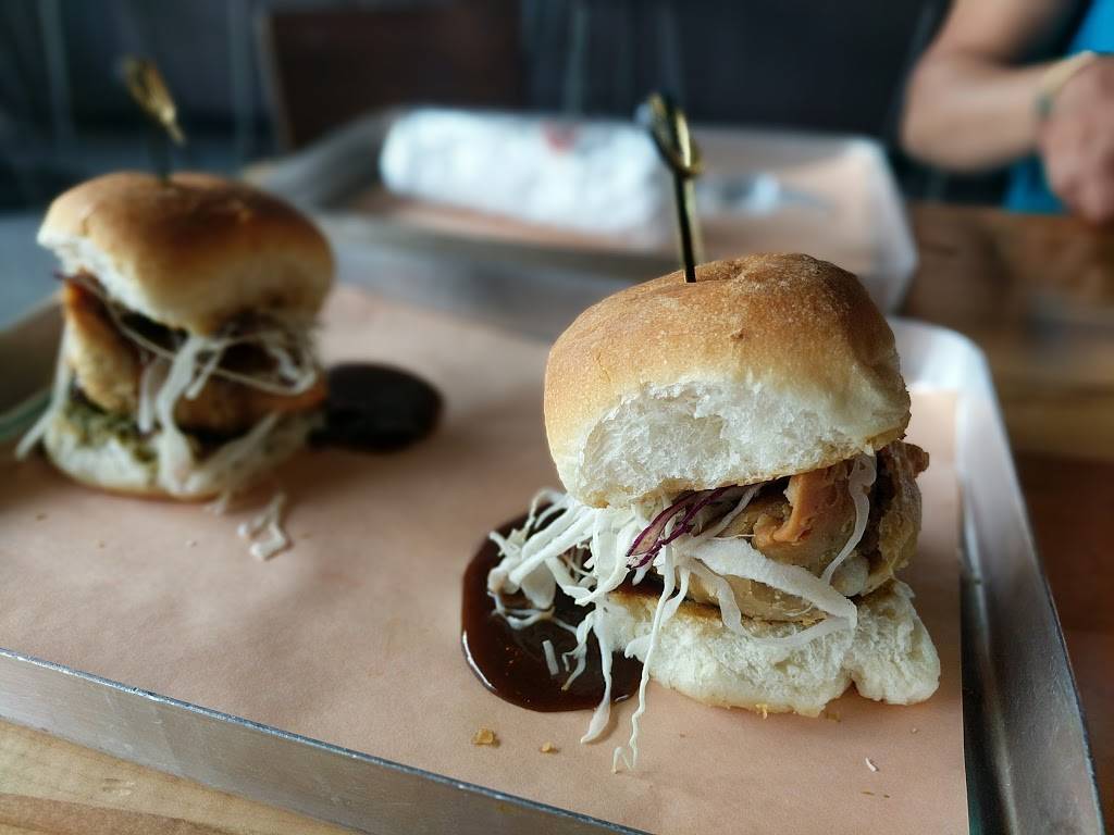 Chaska | restaurant | 2325 Matheson Blvd E, Mississauga, ON L4W 5B6, Canada | 9052820707 OR +1 905-282-0707