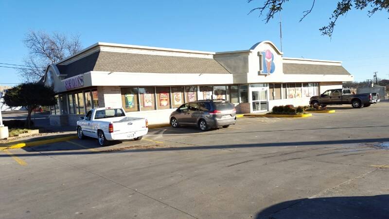 Braums Ice Cream & Burger Restaurant | restaurant | 400 W California St, Gainesville, TX 76240, USA | 9406650202 OR +1 940-665-0202