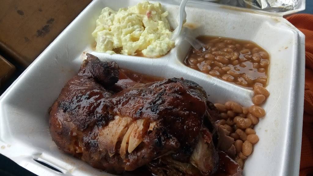 Charlies Bar B Que & Catering | restaurant | 3125 College St, Beaumont, TX 77701, USA | 4097677683 OR +1 409-767-7683