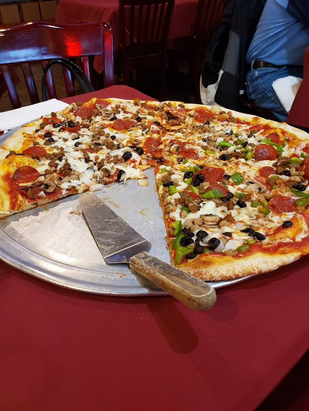 Sals Pizza & Restaurant | restaurant | 2525 Wycliff Ave, Dallas, TX 75219, USA | 2145221828 OR +1 214-522-1828