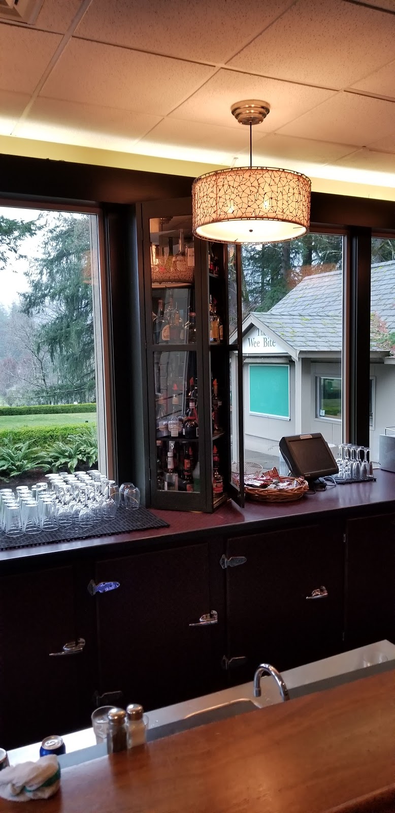 Mallards Cafe & Pub | restaurant | 68010 E Fairway Ave, Welches, OR 97067, USA | 5036222215 OR +1 503-622-2215