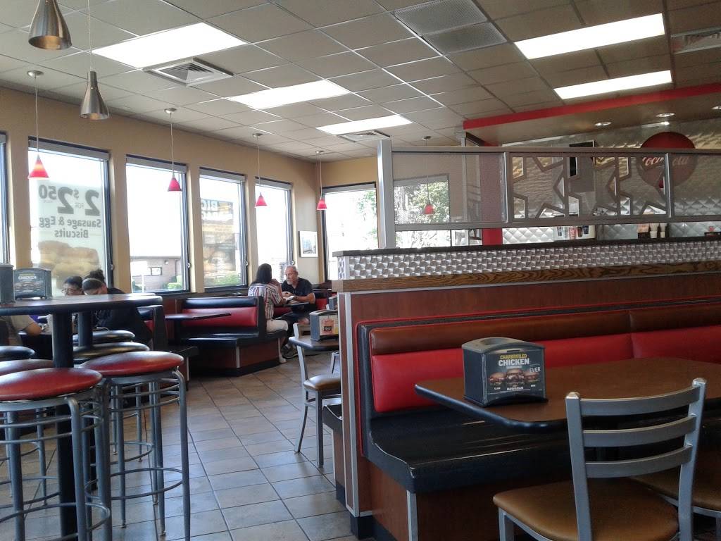 Hardees | restaurant | 500 N Eastern Ave, Connersville, IN 47331, USA | 7658259001 OR +1 765-825-9001