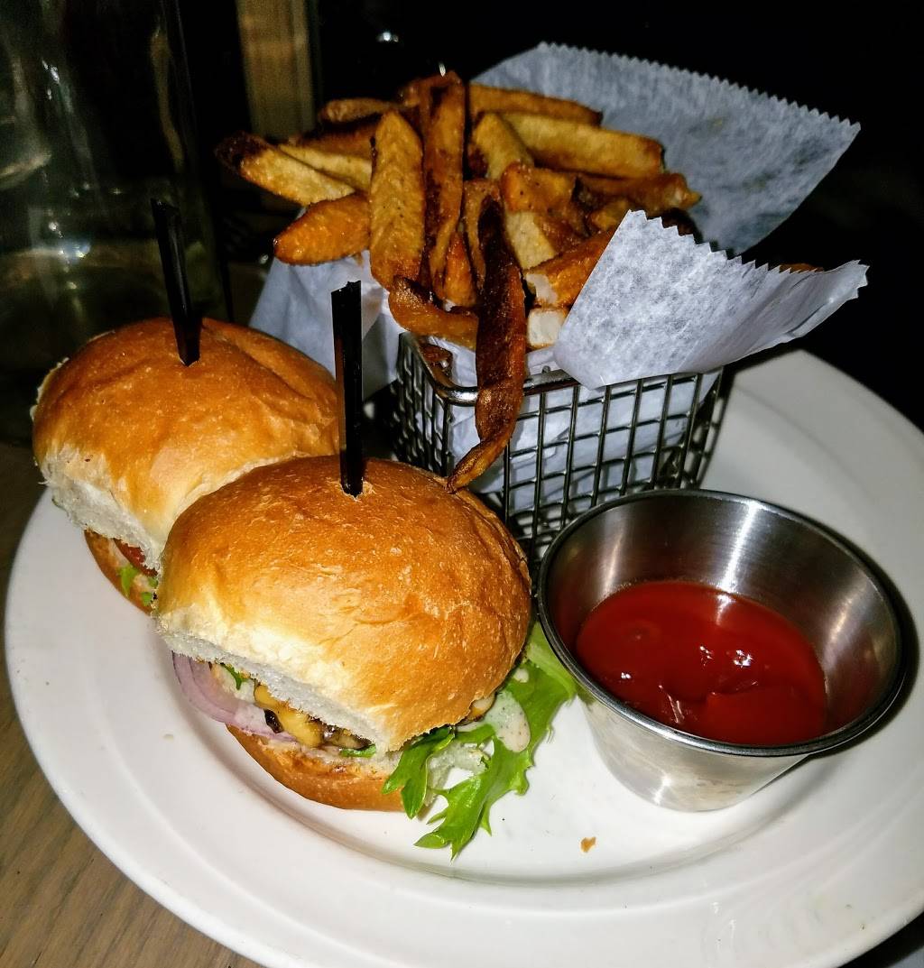 Georgetown | restaurant | 18515 Detroit Rd, Lakewood, OH 44107, USA | 2162213500 OR +1 216-221-3500