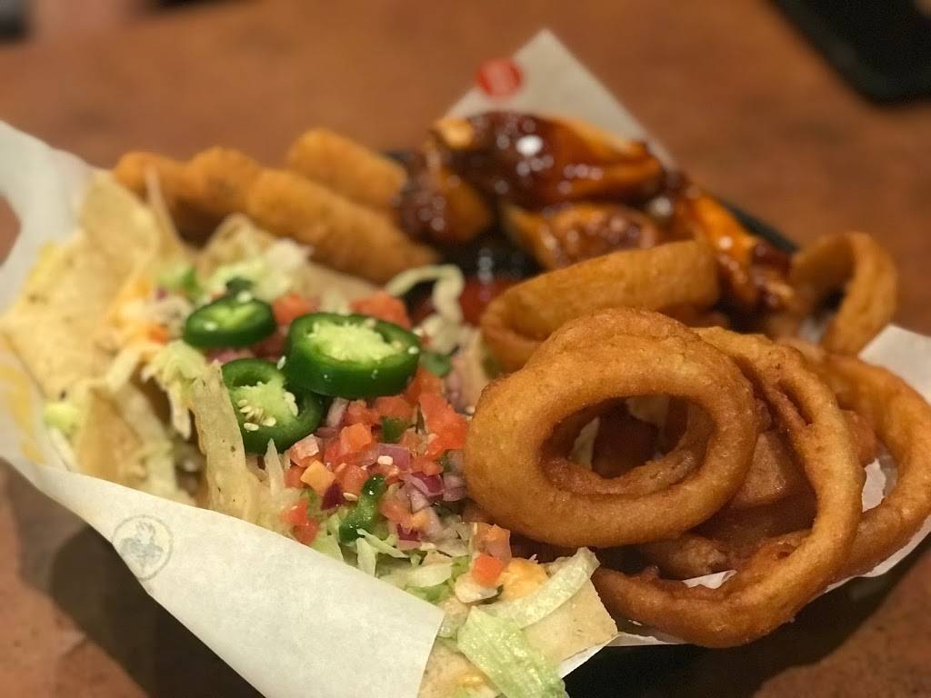 Buffalo Wild Wings | restaurant | 100 Elkton Rd, Newark, DE 19711, USA | 3027313145 OR +1 302-731-3145