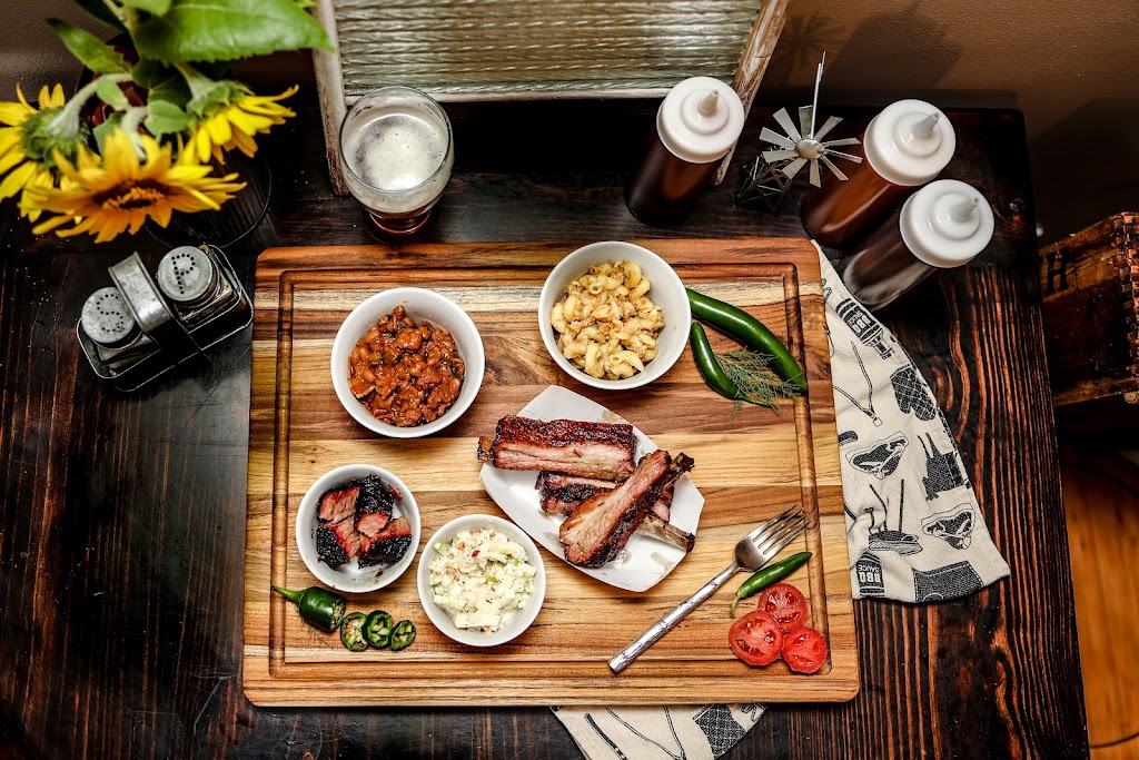 Smokey Mitten Barbeque | meal delivery | 8661 W Sherwood Rd, Fowlerville, MI 48836, USA | 5173041977 OR +1 517-304-1977