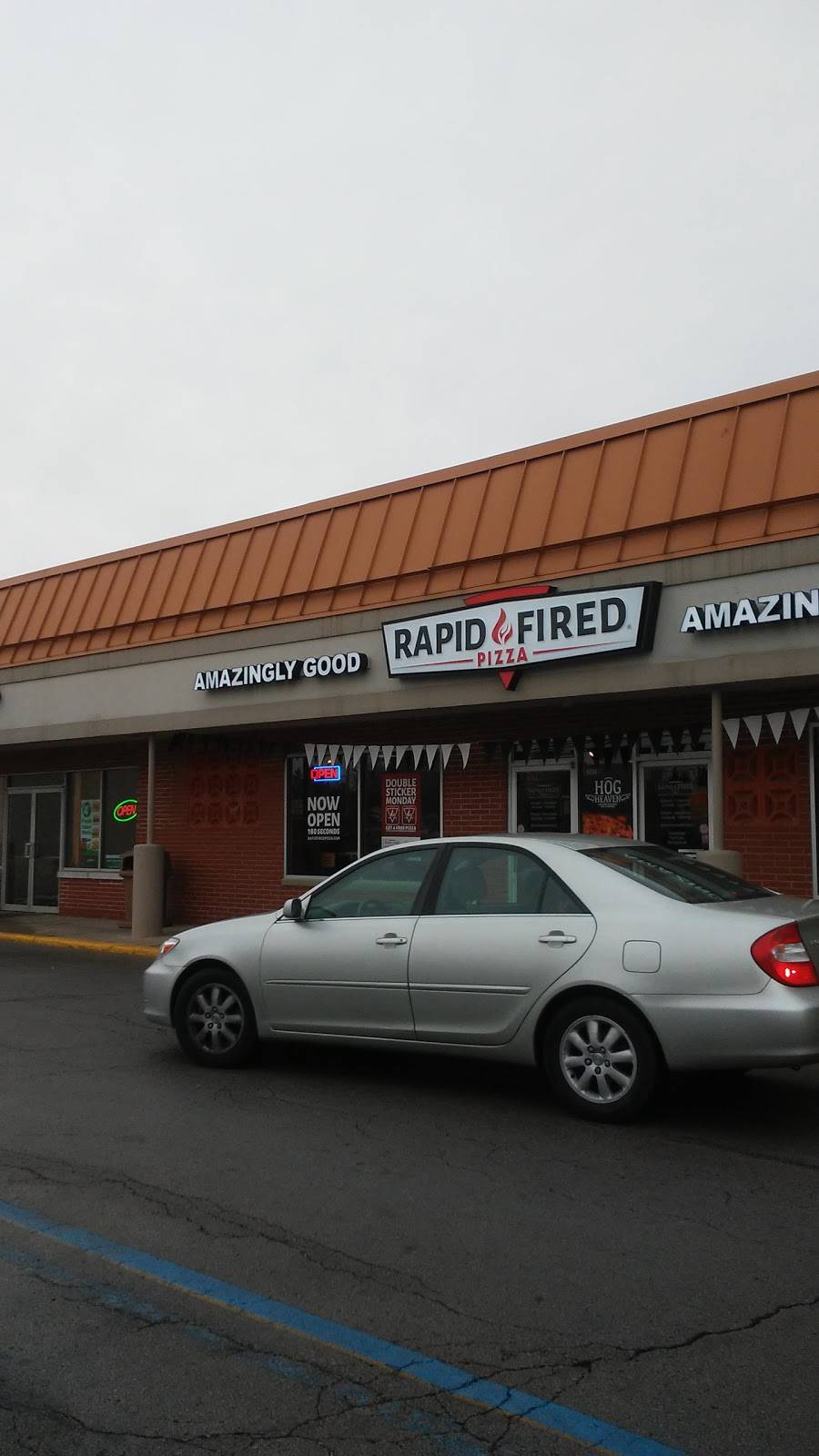 Rapid Fired Pizza | restaurant | 852 S Main St, Bowling Green, OH 43402, USA | 4198064415 OR +1 419-806-4415