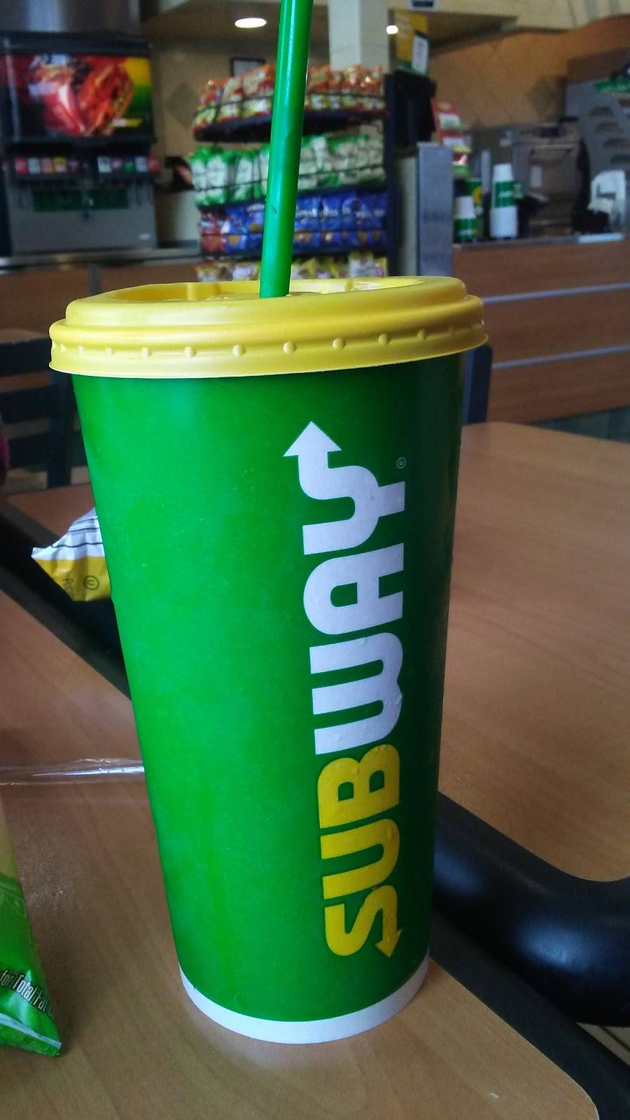 Subway | restaurant | 2811 Saviers Rd, Oxnard, CA 93033, USA | 8054872900 OR +1 805-487-2900