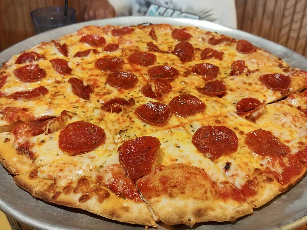 Firehouse Pizza & Pub | restaurant | 107 E Beaufort St, Normal, IL 61761, USA | 3098081597 OR +1 309-808-1597