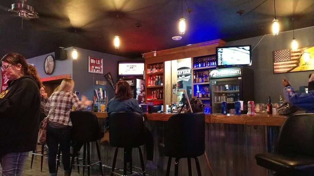 Whiskey Tavern | restaurant | 31 Main St, Newhall, IA 52315, USA | 3192235132 OR +1 319-223-5132