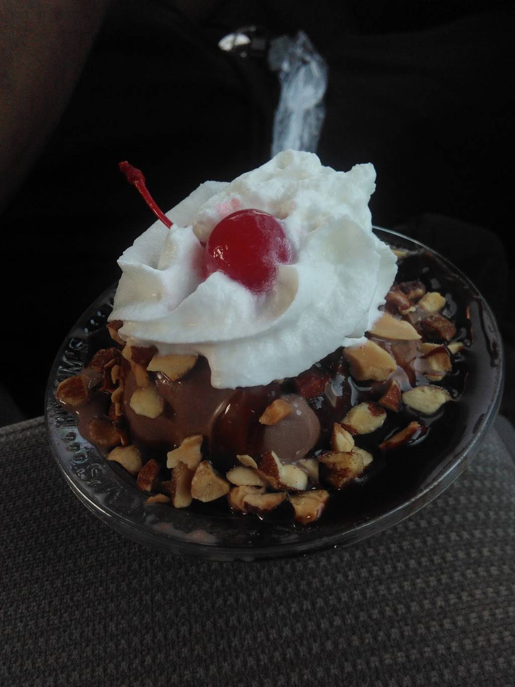 Braums Ice Cream & Burger Restaurant | restaurant | 3320 SE Loop 820, Fort Worth, TX 76140, USA | 8172930545 OR +1 817-293-0545