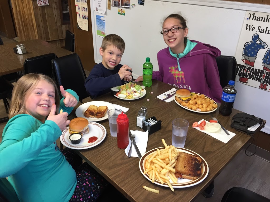 Bobby Jos Place | restaurant | 242 Main St, Beardsley, MN 56211, USA | 3202656969 OR +1 320-265-6969