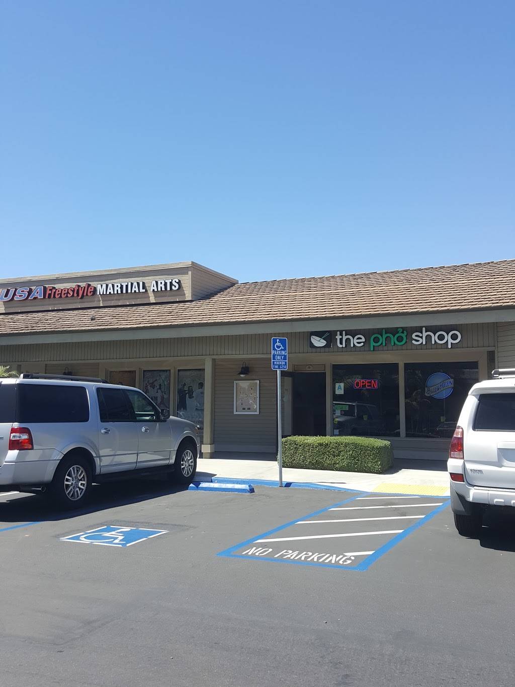 The Pho Shop | restaurant | 3760 Sports Arena Blvd #3, San Diego, CA 92110, USA | 6192221447 OR +1 619-222-1447