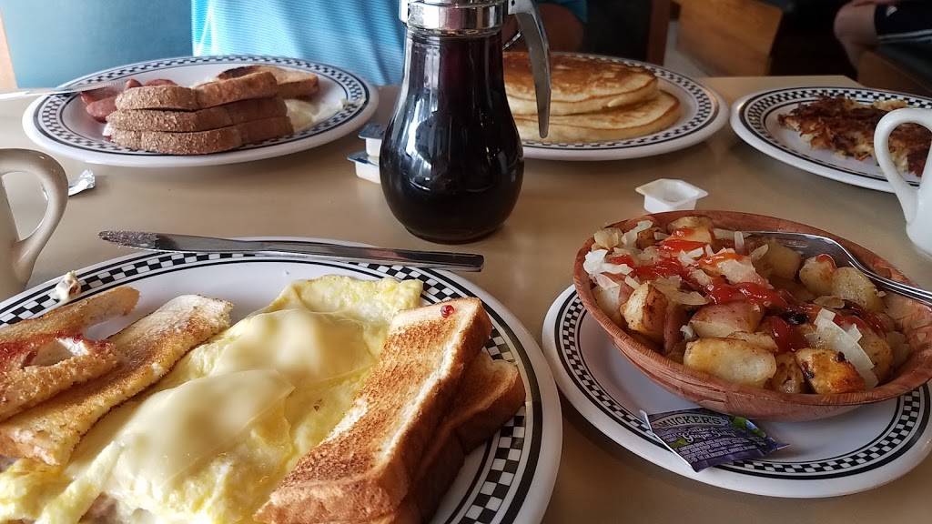 Shady Acres Restaurant & Dairy | restaurant | 164 Danielson Pike, Foster, RI 02825, USA | 4016477019 OR +1 401-647-7019