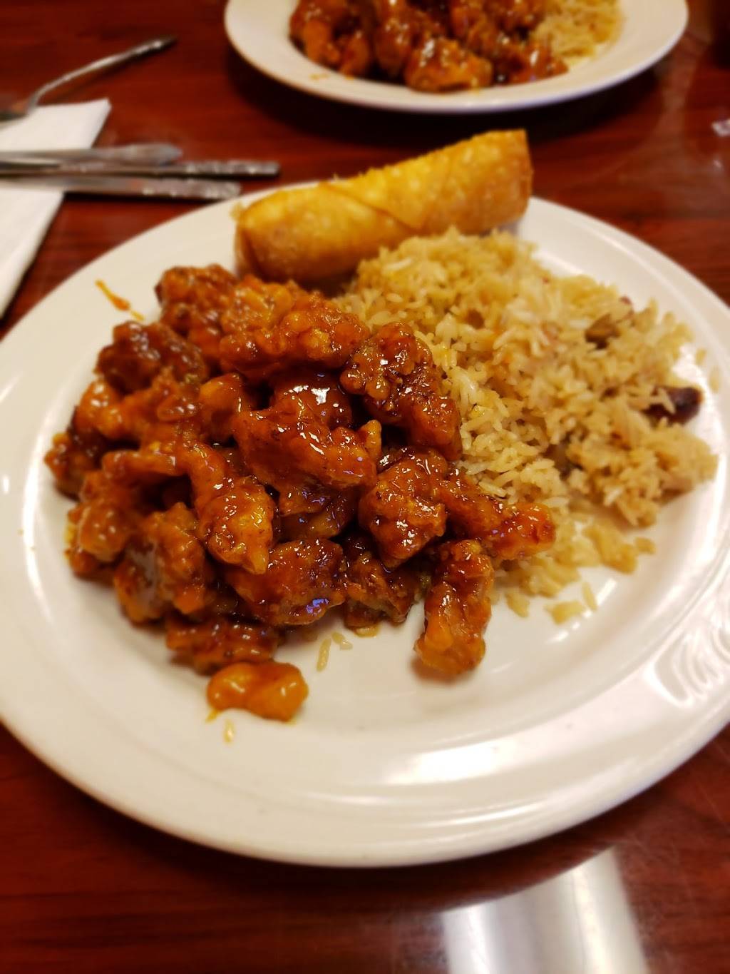 Golden Ginger | restaurant | 133 Broad St, Elyria, OH 44035, USA | 4403260188 OR +1 440-326-0188