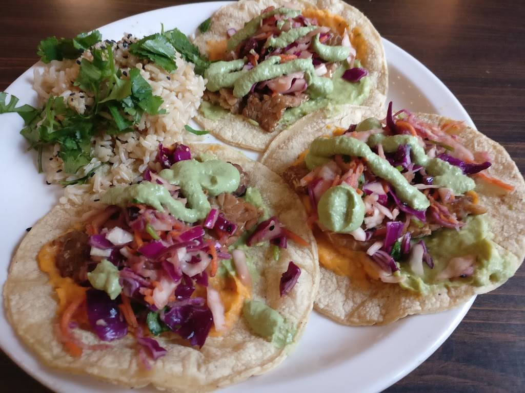 Red Herring Vegetarian Restaurant | restaurant | 1209 W Oregon St, Urbana, IL 61801, USA | 2173672340 OR +1 217-367-2340