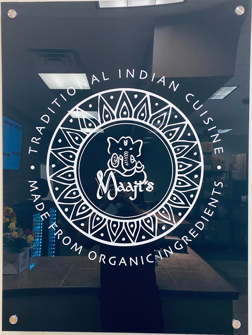 Maajis Street Kitchen | meal takeaway | 3324 N Lindbergh Blvd, St Ann, MO 63074, USA | 3143957173 OR +1 314-395-7173
