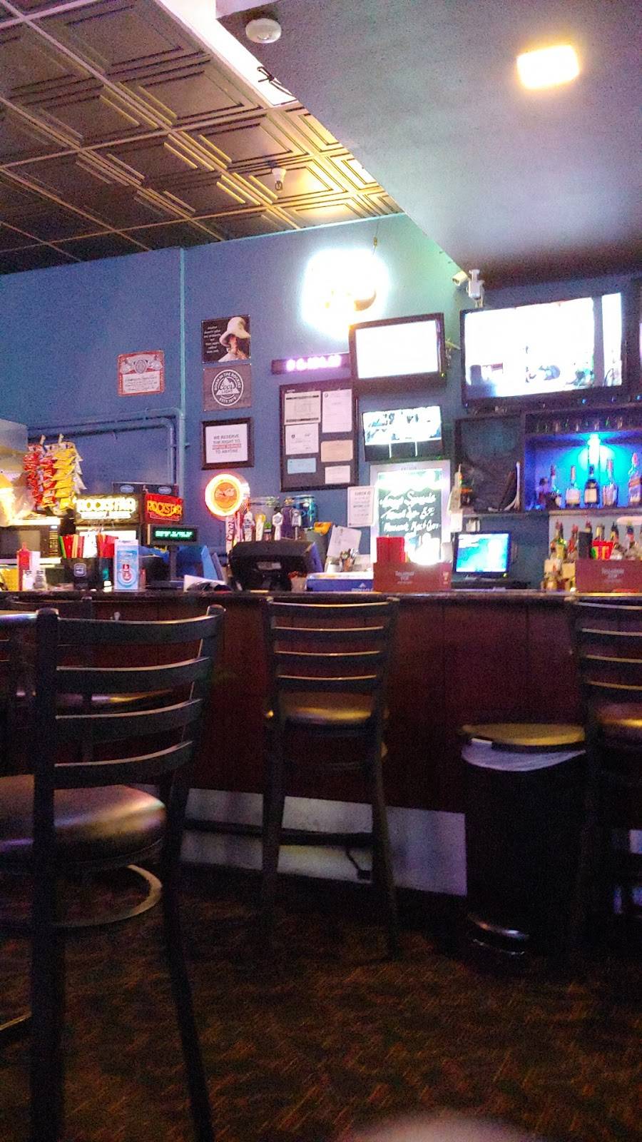 Sadie Maes Deli Dog | restaurant | 10530 SE Washington St, Portland, OR 97216, USA | 5032083055 OR +1 503-208-3055