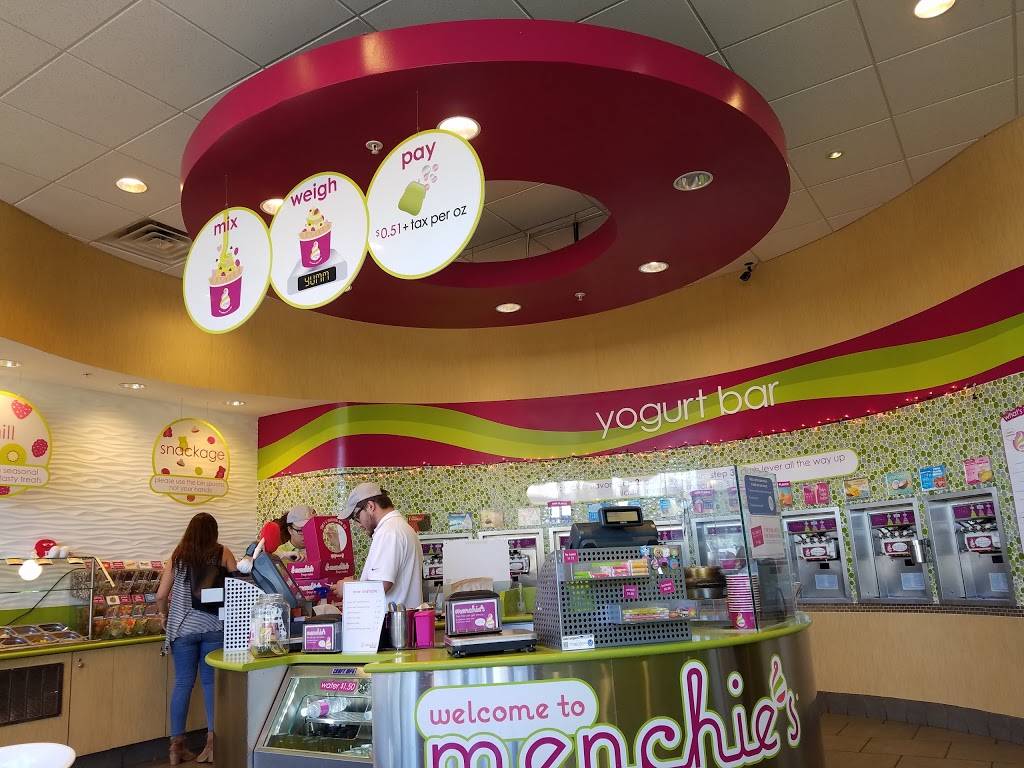 Menchies Frozen Yogurt | bakery | 655 Sunland Park Dr Ste L6, El Paso, TX 79912, USA | 9155841820 OR +1 915-584-1820