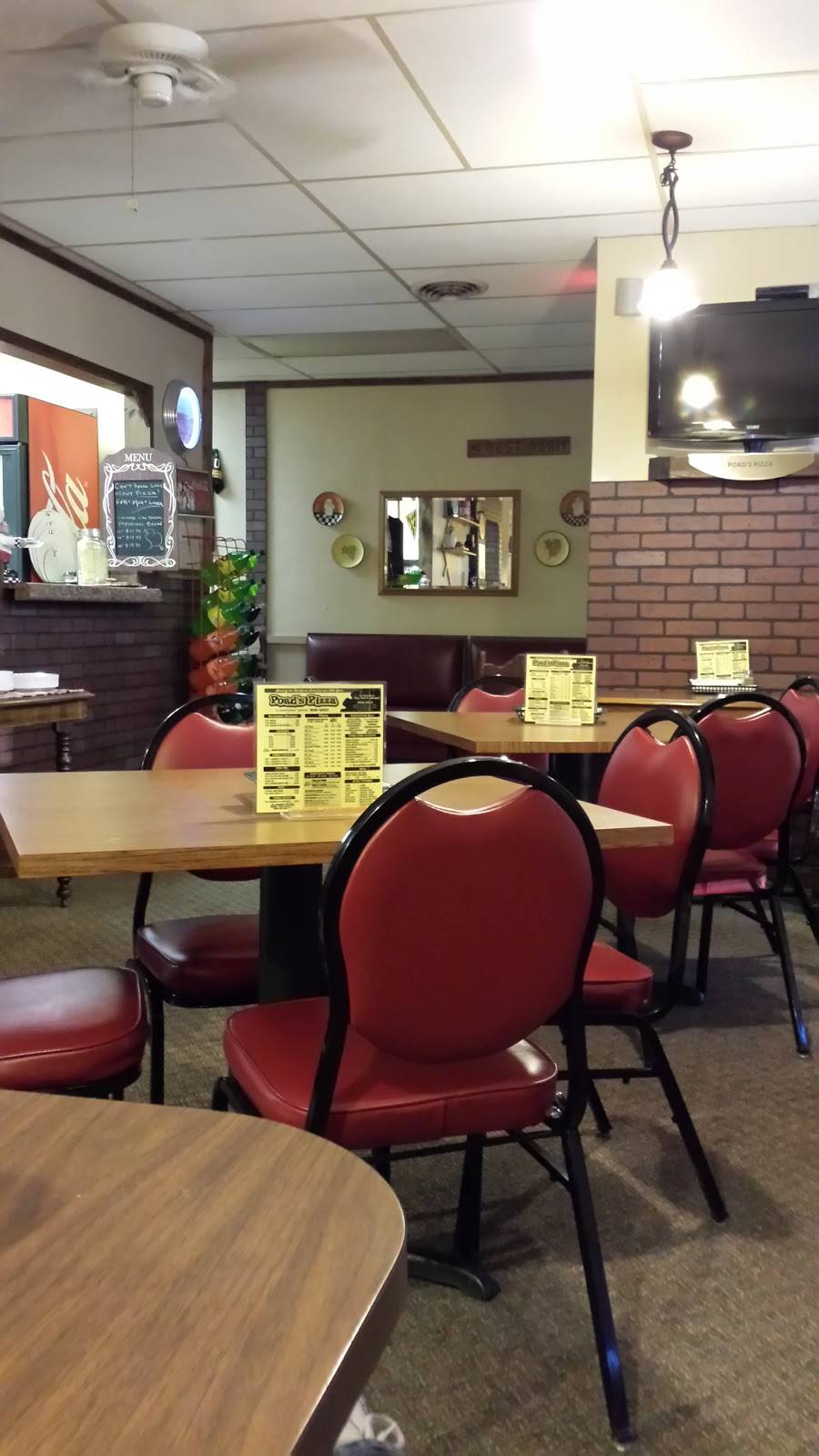 Poads Pizza | restaurant | 752 Grand Ave, Hartford, WI 53027, USA | 2626730777 OR +1 262-673-0777