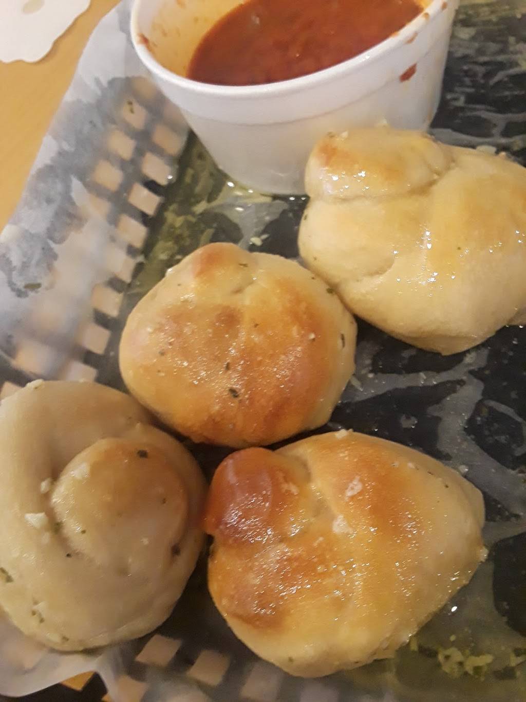 Roccos Pizza | restaurant | 4369 Commercial Way, Spring Hill, FL 34607, USA | 3525961500 OR +1 352-596-1500