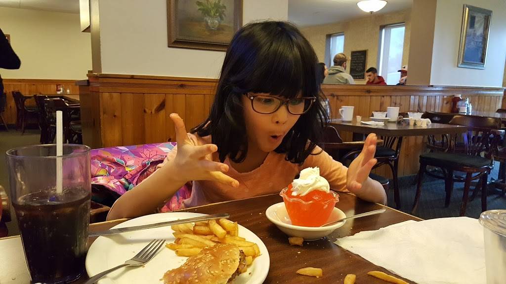 Town & Country Restaurant | restaurant | 683 Eramosa Rd, Guelph, ON N1E 5Z8, Canada | 5198235041 OR +1 519-823-5041