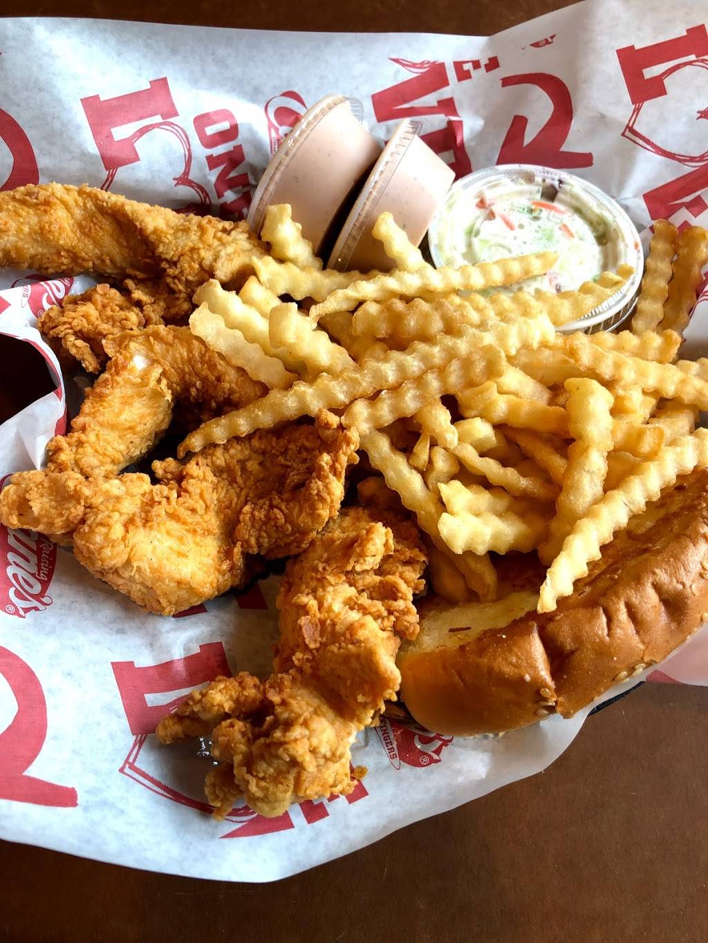 Raising Canes Chicken Fingers | meal takeaway | 2015 Shepherd Dr, Houston, TX 77007, USA | 7138616403 OR +1 713-861-6403