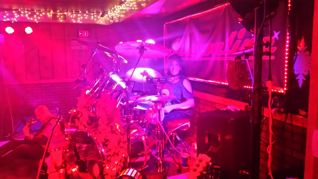 Gentleman Jacks Pub and Grill | restaurant | 431 Grand Ave, Little Chute, WI 54140, USA | 9207880409 OR +1 920-788-0409