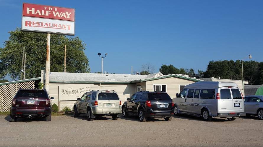 Halfway Diner | restaurant | 10792 14 Mile Rd NE, Rockford, MI 49341, USA | 6167549084 OR +1 616-754-9084