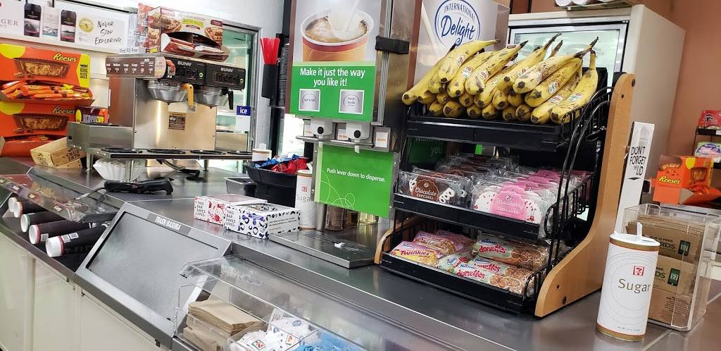 7-Eleven | bakery | 3640 Aloma Ave, Oviedo, FL 32765, USA | 4076770472 OR +1 407-677-0472