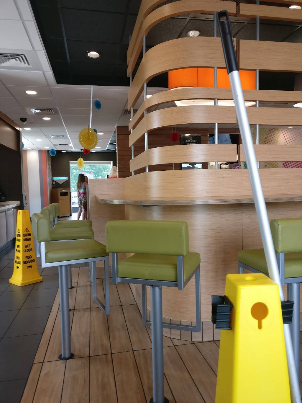 McDonalds | cafe | 2001 E Clevland Mall, Shelby, NC 28150, USA | 7044878855 OR +1 704-487-8855