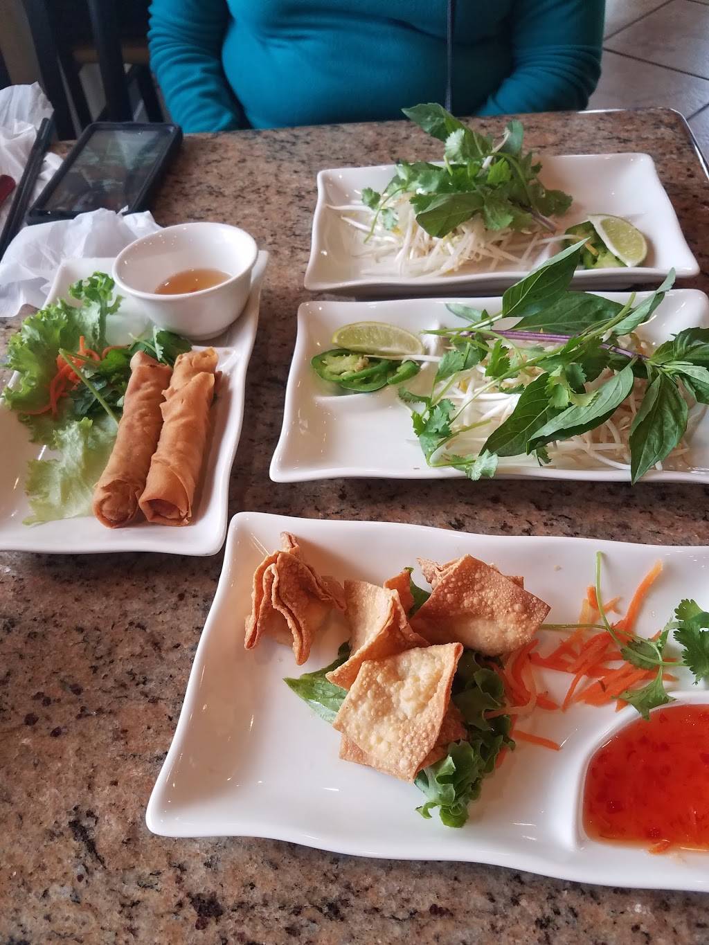 V Bistro | restaurant | 19775 US-59, Humble, TX 77338, USA | 2815407467 OR +1 281-540-7467