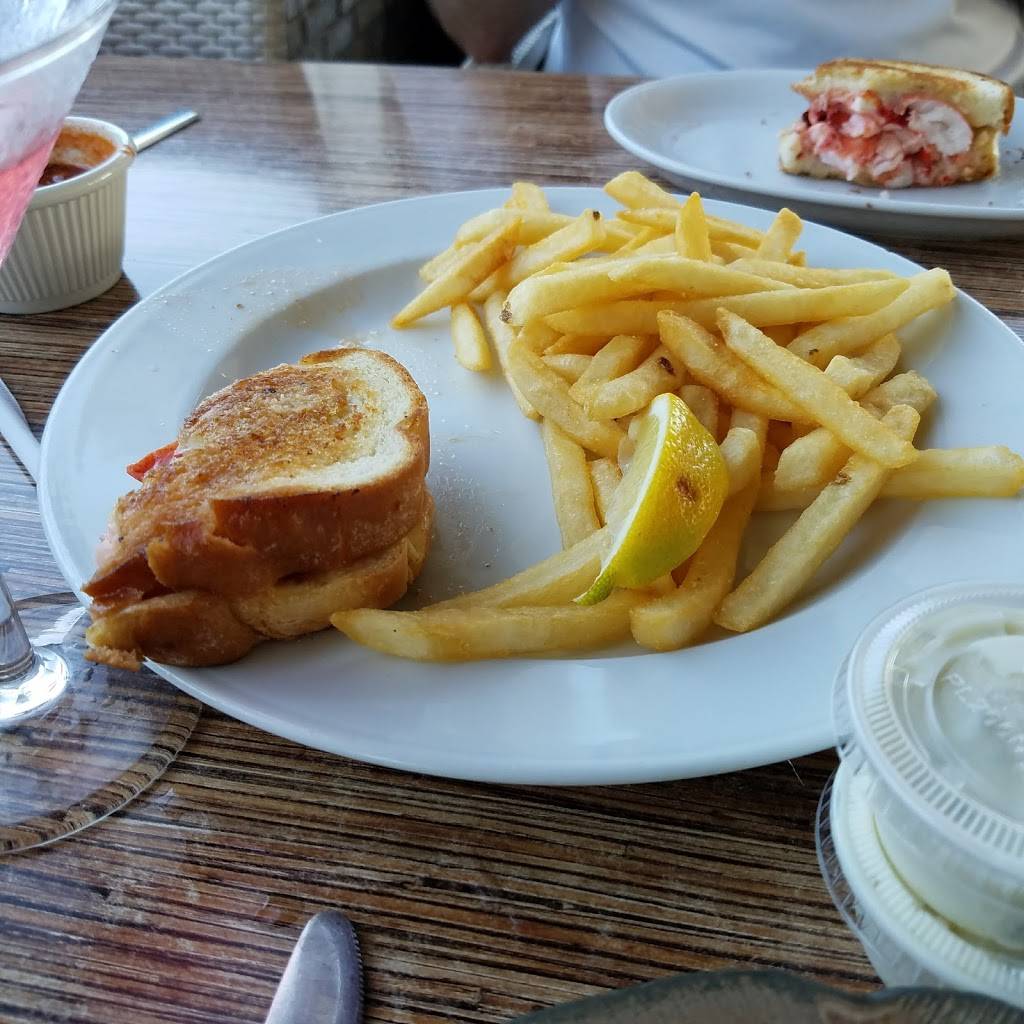 Sandpiper Restaurant | restaurant | 161 Cosey Beach Ave, East Haven, CT 06512, USA | 2034697544 OR +1 203-469-7544