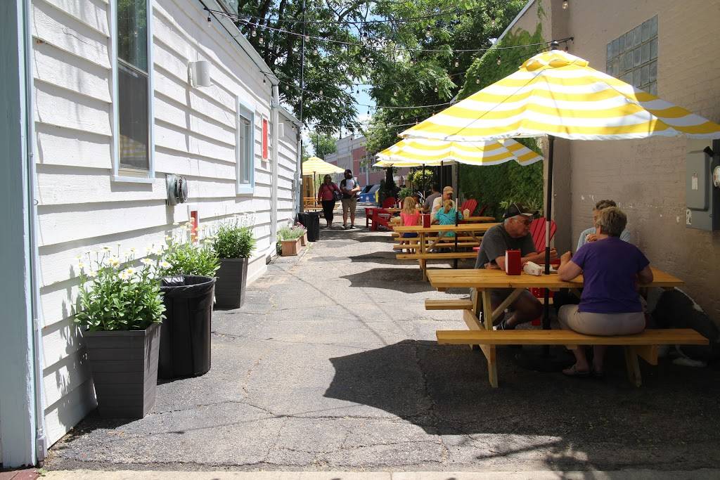 Atlas Chicken Shack | restaurant | 511 S 3rd St, Geneva, IL 60134, USA | 3312480592 OR +1 331-248-0592