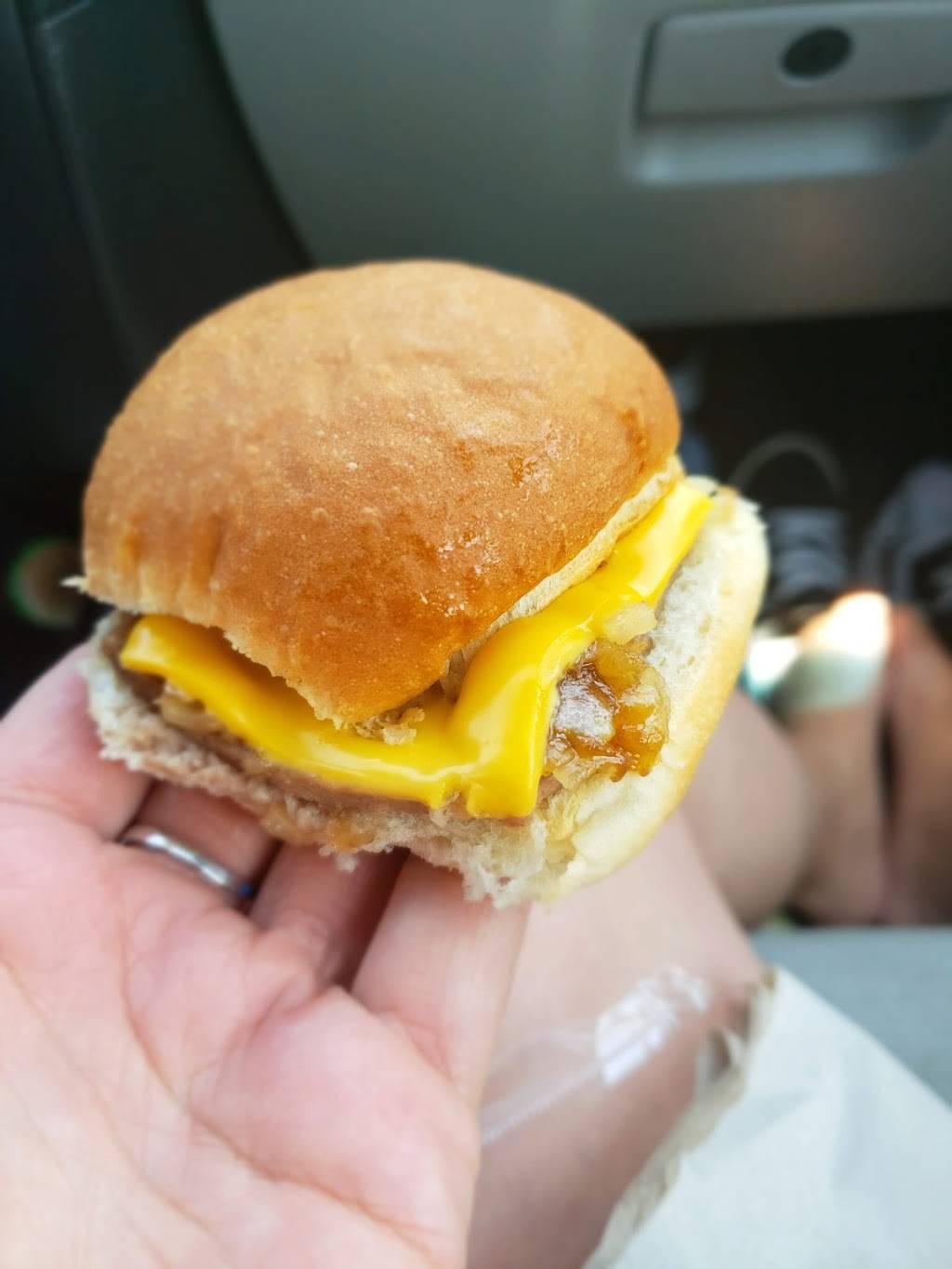 White Castle | restaurant | 78 Hilltop Village Center Dr, Eureka, MO 63025, USA | 6369381137 OR +1 636-938-1137