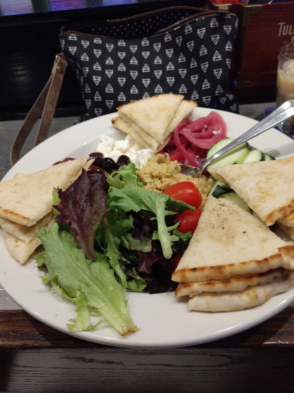 Salt hill Pub - West Leb | restaurant | Colonial Plaza, 5 Airport Rd, West Lebanon, NH 03784, USA | 6032985566 OR +1 603-298-5566